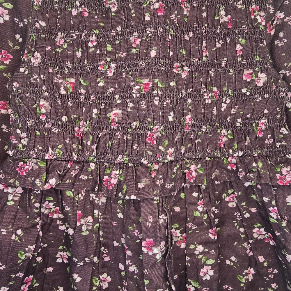Gap long sleeve Floral smocked dress in a size 5.  New with tags.